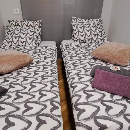 6-Pack Apartment In The Party District 布达佩斯 外观 照片